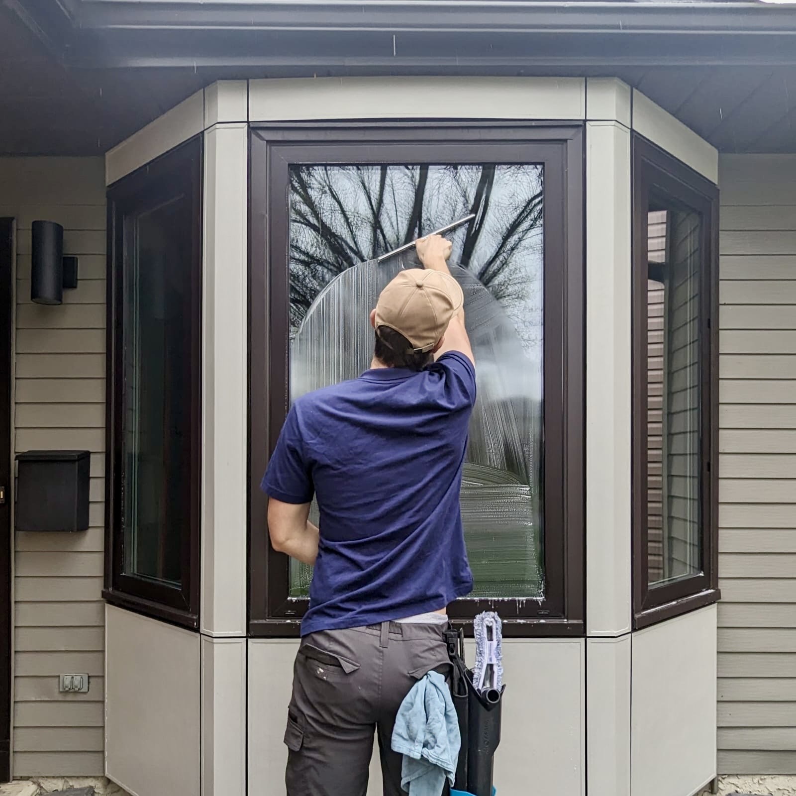 professional window cleaner